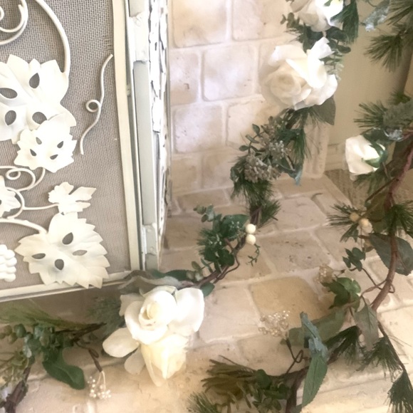 Closing Soon.✨ Winter Rose Garland Qt. 2 w 2 Cherubs. - Picture 4 of 14